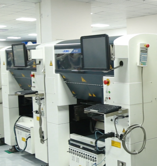 異形插件機(jī)是工廠實(shí)現(xiàn)智能化必不可少的設(shè)備