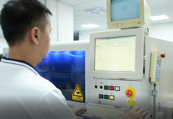 全自動(dòng)插件機(jī)和異形插件機(jī)的優(yōu)缺點(diǎn)分析