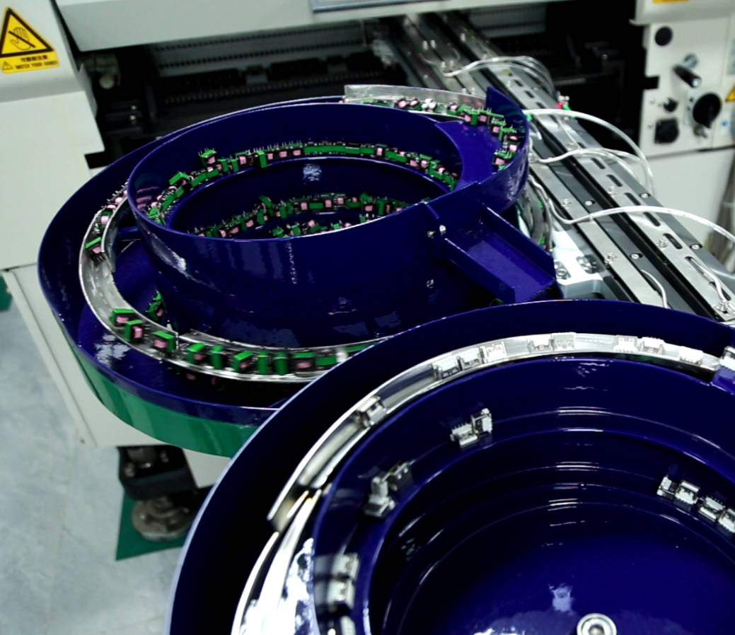 標準元器件插件機設備電子制造業的高效利器