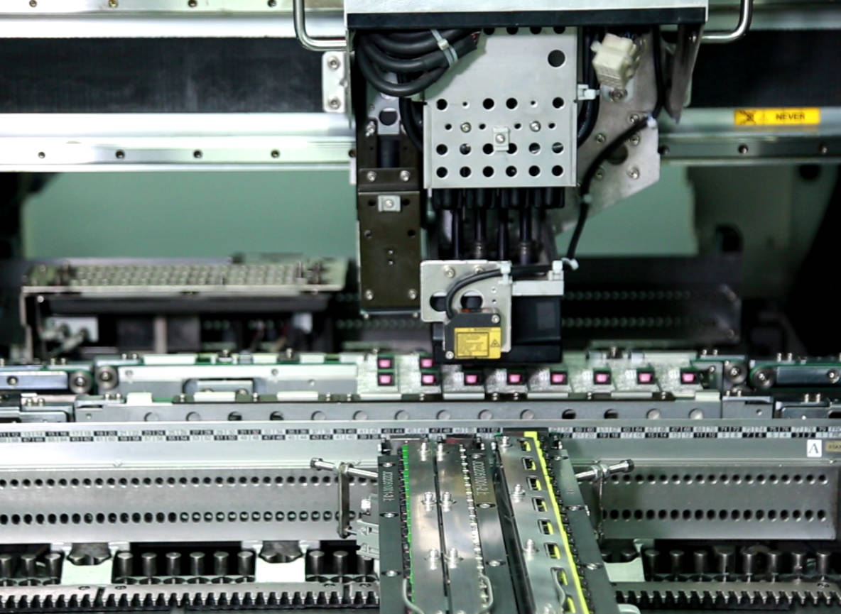 智能自動插件機：引領(lǐng)電子制造業(yè)的新革命