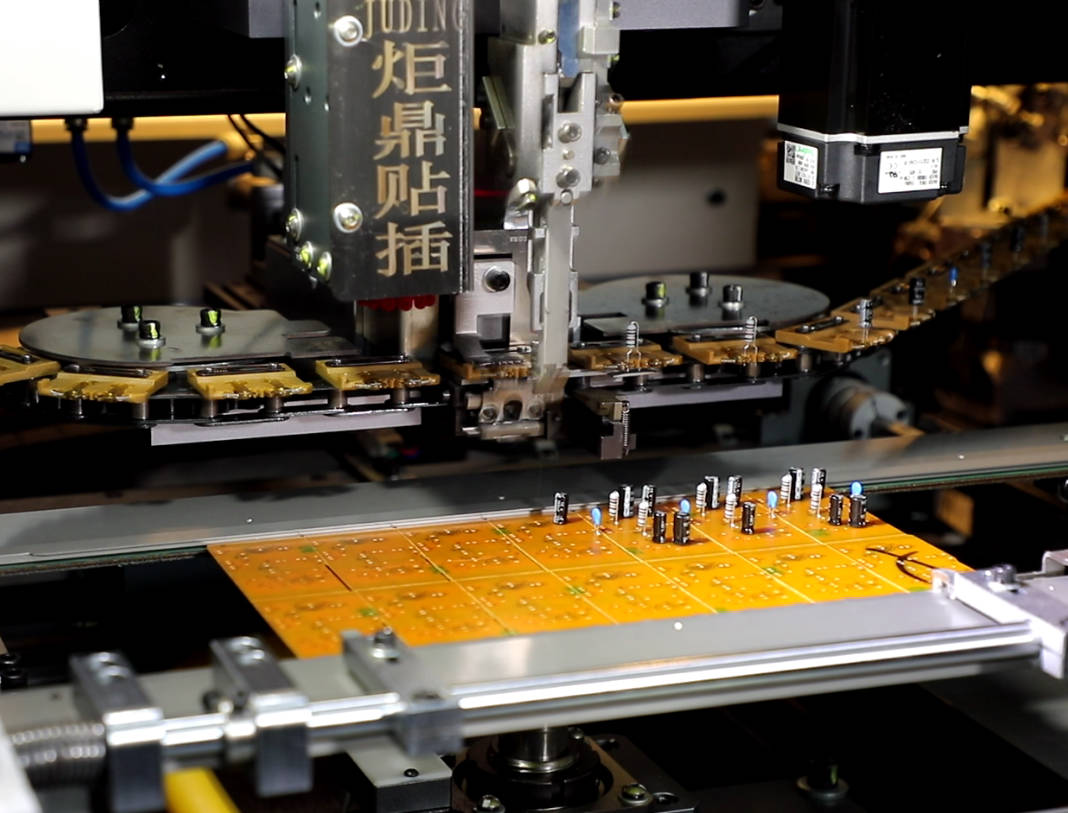 進口插件機與國產插件機的差異探析