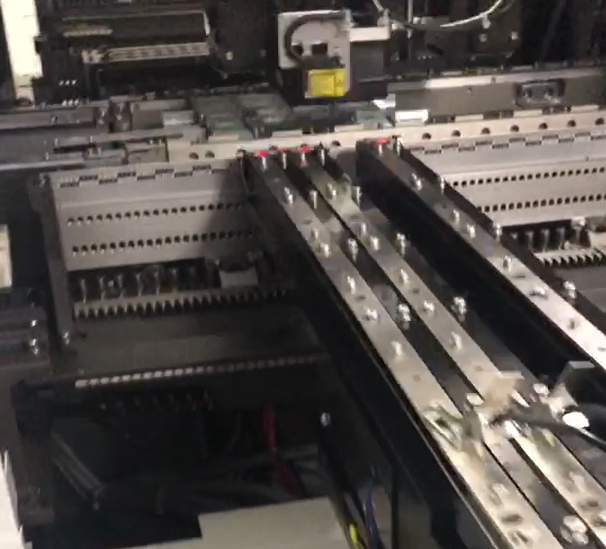 充電器插件機(jī)廠家選擇指南：五大關(guān)鍵要素助您鎖定優(yōu)質(zhì)合作伙伴?